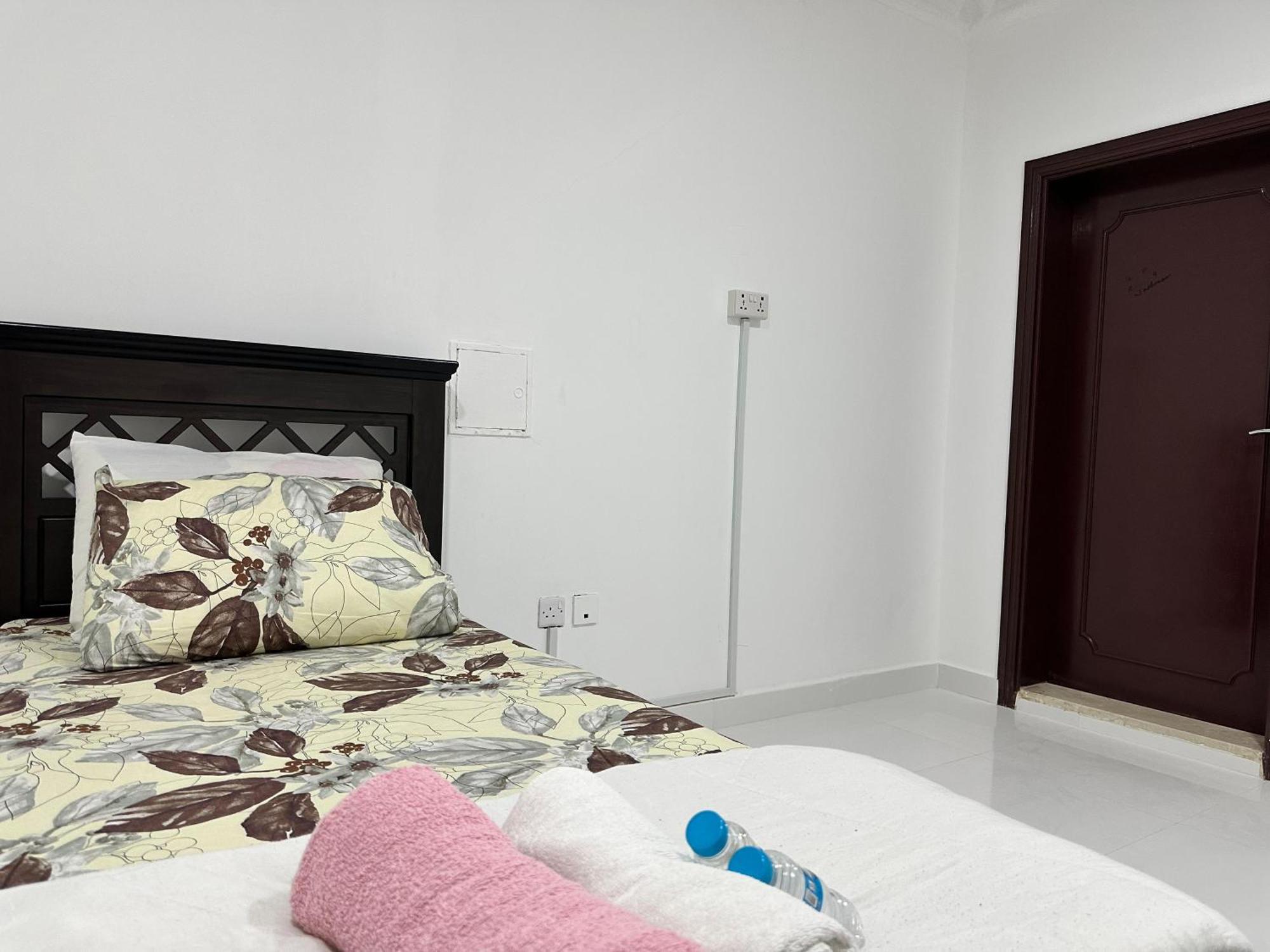 International Abu-Dhabi Hostel Villa Abu Dhabi Exteriör bild